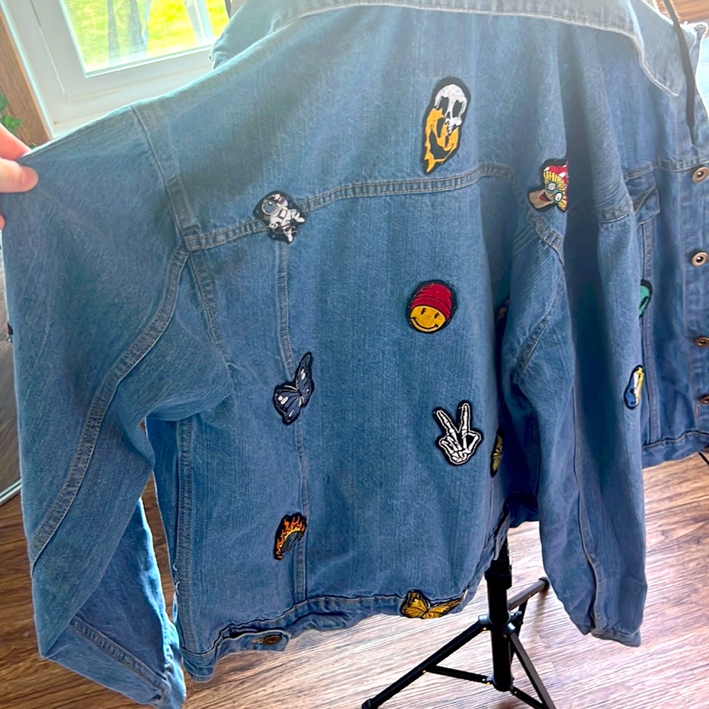 Patch design denim jacket